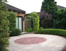 Modern Property Garden 2